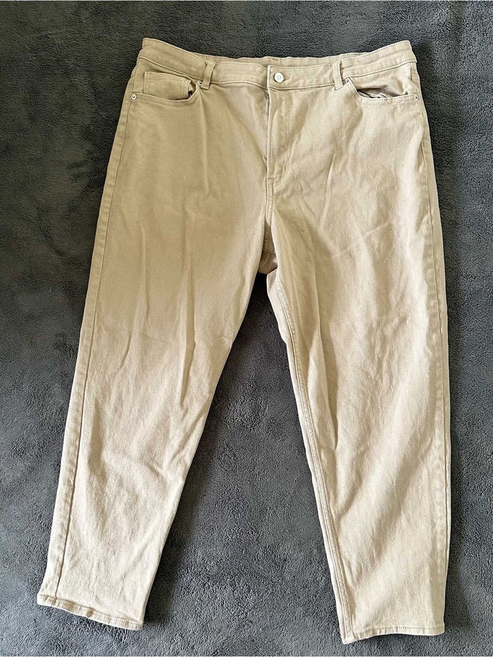 H&M Divided Tapered Mom Jeans Tan Beige High Waisted Size 18